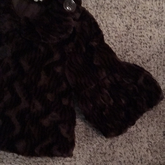 Foe fur Shana K short jacket. Size M. Snaps look like over size buttons. So cute - Picture 3 of 5